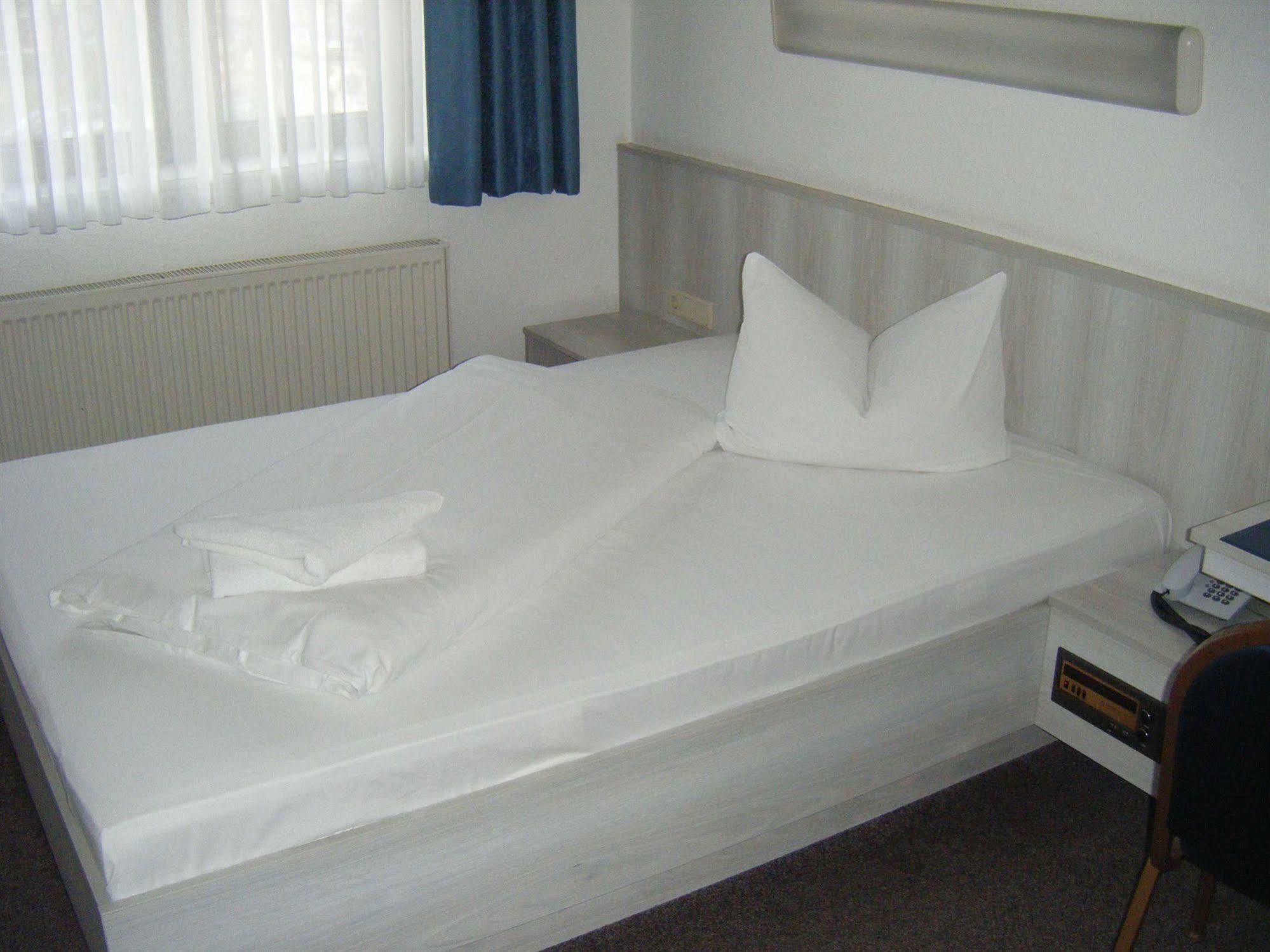 Central-hotel Tegel 2* Berlim